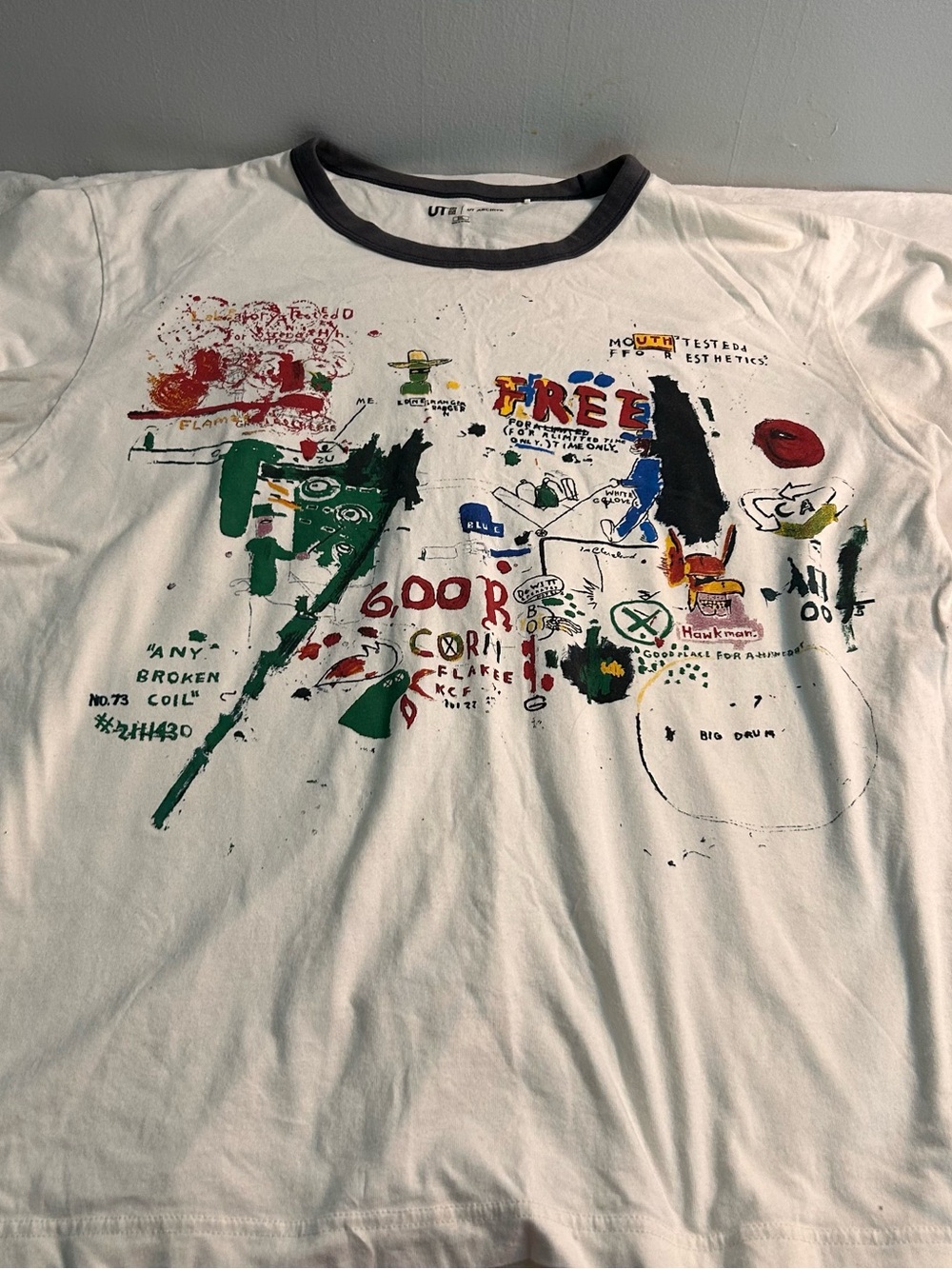 Uniqlo White Graphic Crewneck T-Shirt with Black Collar